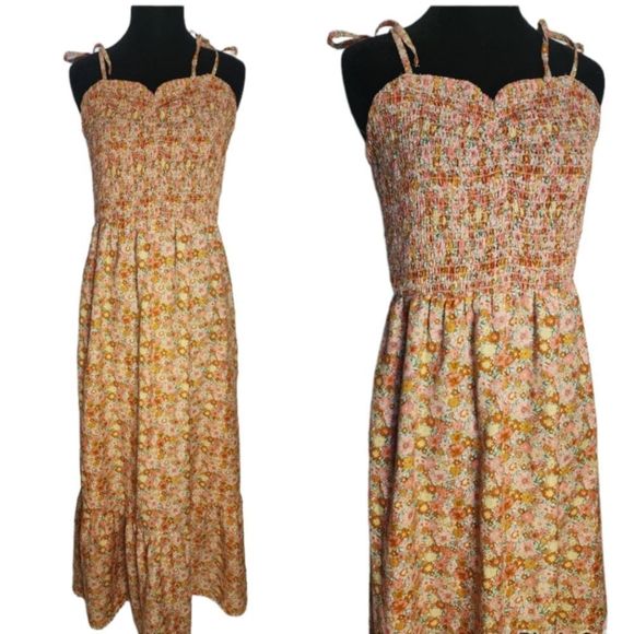 Dresses & Skirts - Peachy floral spring long dress